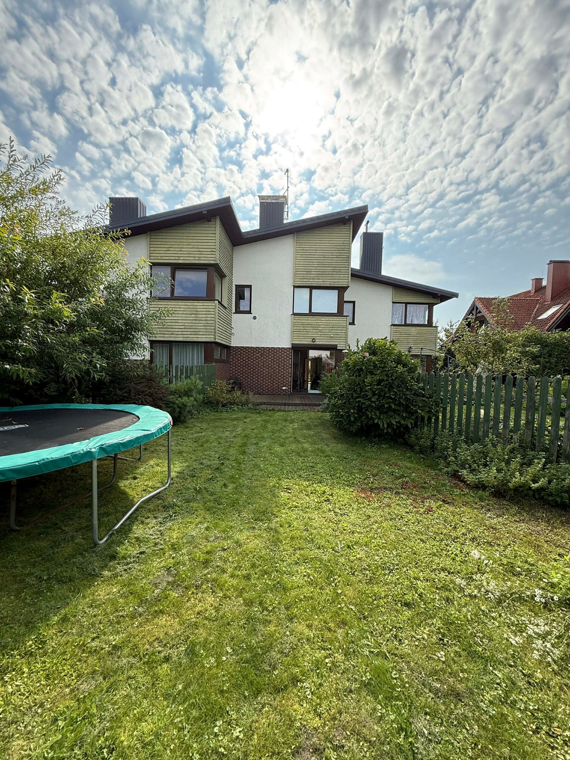 Namai ir kotedžai — Parduodamas 3 aukštų kotedžas, Valteriškės g., Palangoje